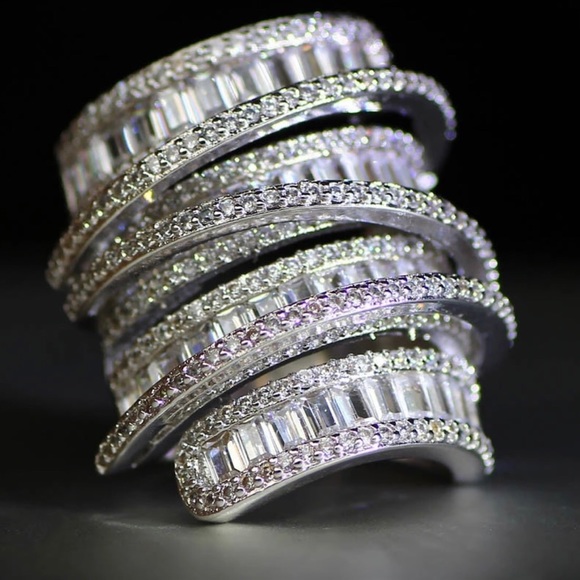 ✨✨ .925 Sterling Silver White Zircon Ring✨✨ - Picture 3 of 3